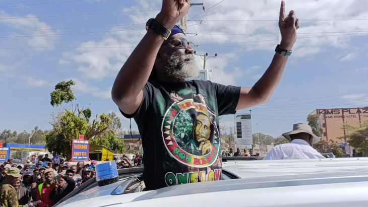 Roots Party Presidential candidate George Wajackoyah campaigning in Narok Town on Sunday, July 24, 2022. PHOTO/George Sayagie