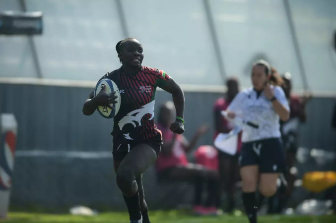 Kenya Lionesses Janet Okello races for a try. PHOTO/KRU/Facebook