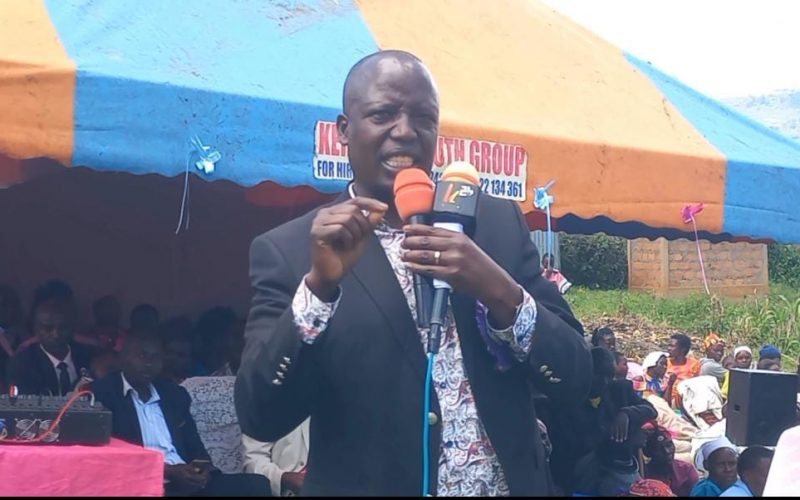 Tinderet Mp Julius Melly addressing residents at Meteitei Adventist Primary School on matters of teacher's insecurity. PHOTO/Isaiah Cheruiyot